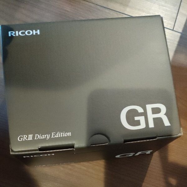 RICOH GR III Diary Edition (メタリックウォームグレー)