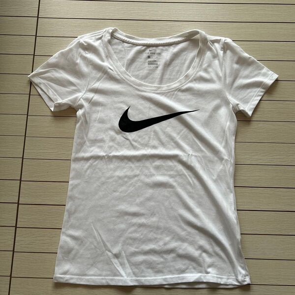 NIKE ナイキ Tシャツ レディース Sサイズ ホワイト 白