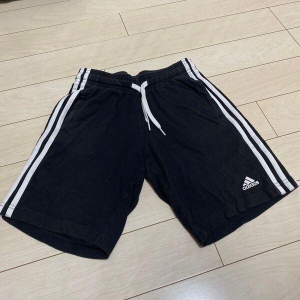 adidas ハーフパンツ 黒