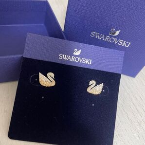 SWAROVSKI スワロフスキー Attract Swan ピアス