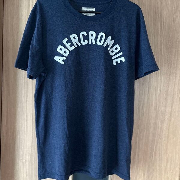Abercrombie & Fitch Tシャツ