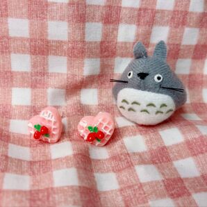 スイーツピアス ハート型ピンクケーキ 樹脂ピアス
