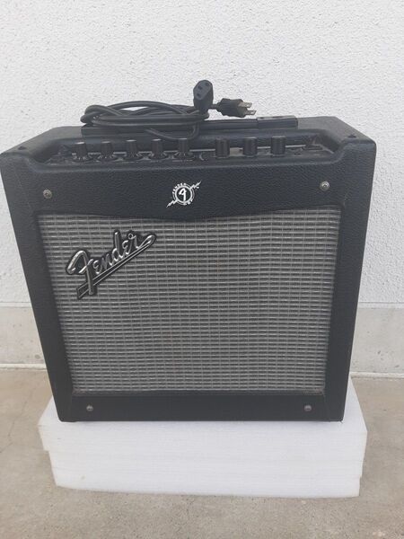 Mustang I V2 ギターアンプ Fender