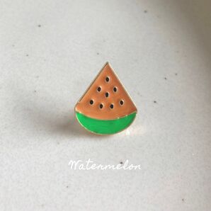 スイカのピンバッジ ピンズ プレゼント ピンブローチ フルーツ 西瓜