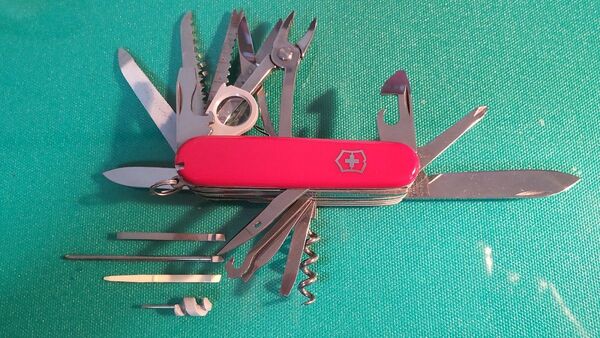 美品 Victorinox スイスチャンプ レッド マルチツール