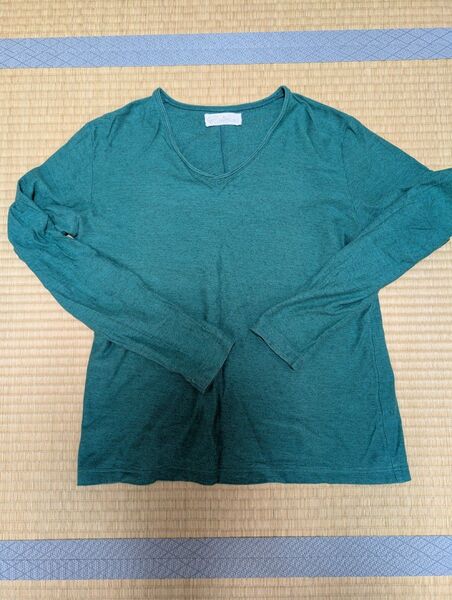 深緑色 Vネック 長袖カットソー