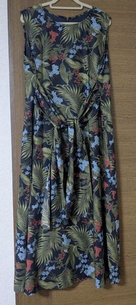 アルファキュービック ノースリーブワンピース