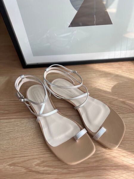 新品 Odette e Odileトングサンダル 本革シルバー 24cm