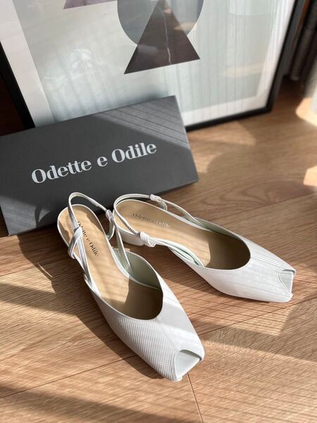 新品 Odette e Odile スクエアトゥセパレートフラットサンダル オフホワイト
