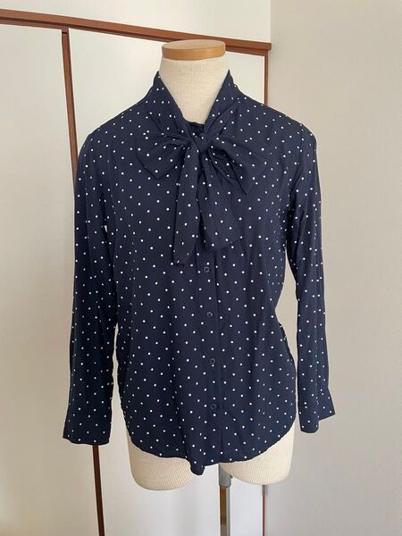 UNIQLO レーヨンリボンタイ ドット柄ブラウス