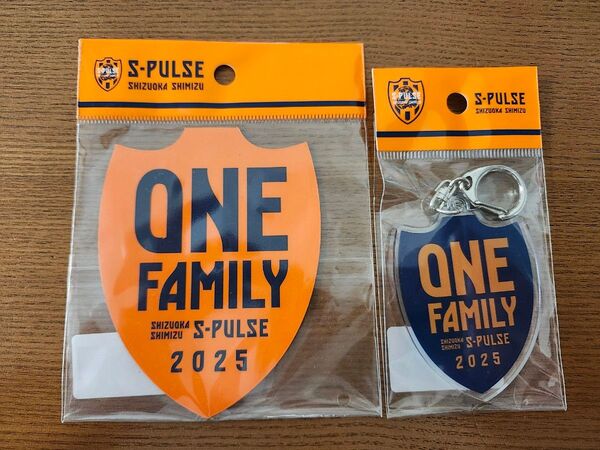 【新品・未使用】ONE FAMILY マグネットシール キーホルダー 2点セット