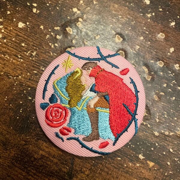 ディズニー 刺繍缶バッジ 眠りの森の美女