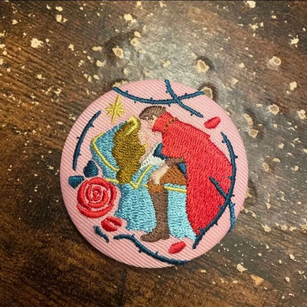 ディズニー 刺繍缶バッジ 眠りの森の美女