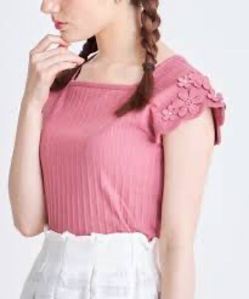 tocco closet フラワーモチーフ付き袖口スカラップスクエアネックリブ トップス カットソー