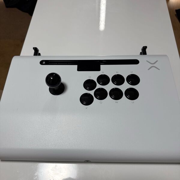 VICTRIX Pro F2 白