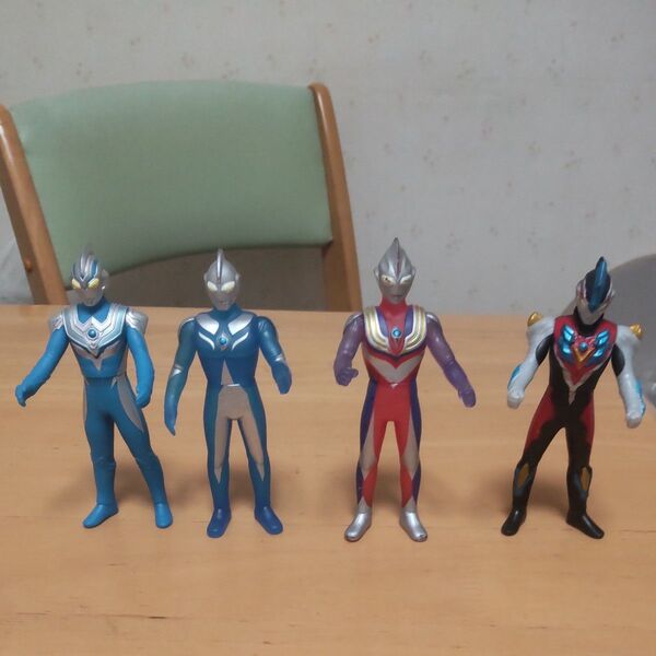 ウルトラマン ソフビ バンダイ 円谷プロ4体クリアー成形あり