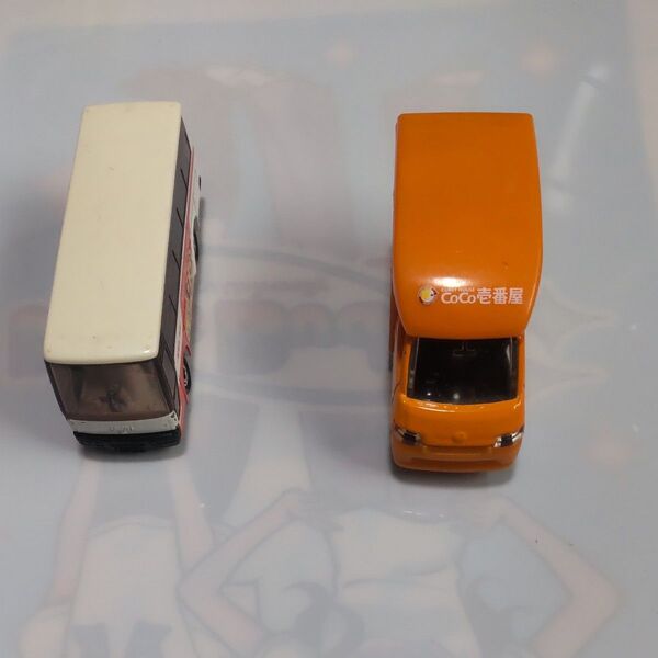 CoCo壱番屋ミニカー2009年いすずバス1988年 トミカ