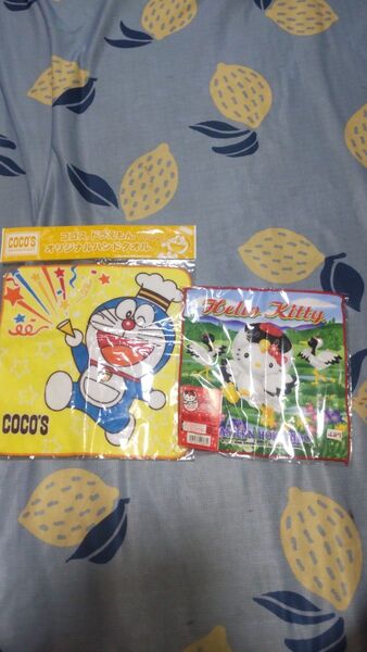 COCOSドラえもんオリジナルハンドタオルと北海道限定たんちゅうバージョンハローキティプチタオル未使用品2枚セット