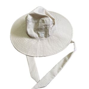 NEW ERA 帽子ベージュ 紐付き