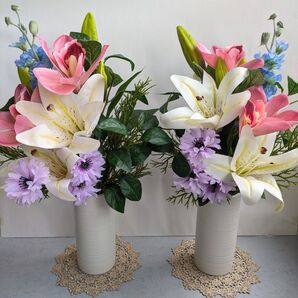 b-6 ユリとシンビジウム(1対二束) 華やか花束
