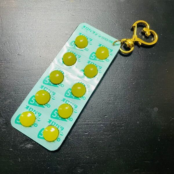 地雷 ヤンデレ 病みアピ ぴえん系 病みかわいい 薬風 ハンドメイド キーリング キーホルダー チャーム アクセサリー