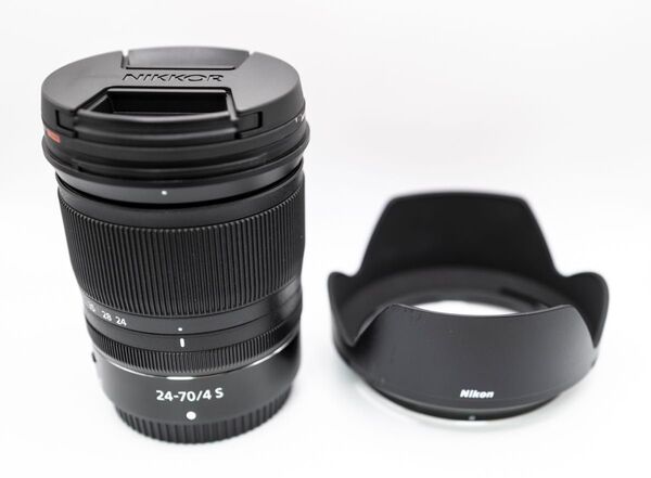 Nikon NIKKOR Z 24-70mm f/4 S 標準ズームレンズ【訳あり】