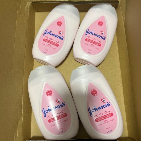 ジョンソン(R) ベビー ローション 微香性 300mL ジョンソンエンドジョンソン 4個