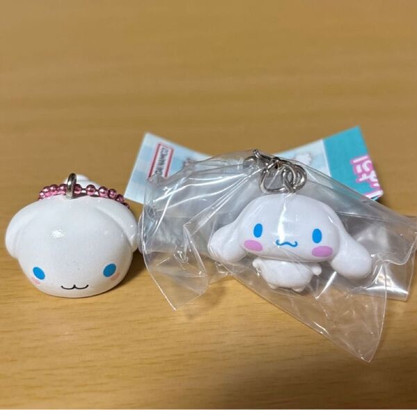 サンリオ めじるしアクセサリー シナモロール、ユニクロコラボ シナモロール マスコット 2個セット