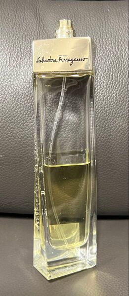 サルヴァトーレ フェラガモ プールファム オードパルファム 50ml 香水 残量5割 キャップ無し