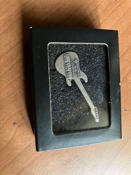 ERIC CLAPTON ギターピック型 ピンバッジ ケース付き 未使用に近い