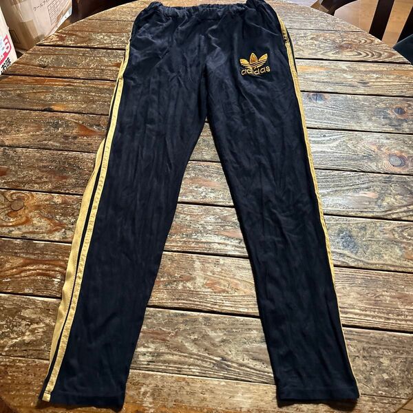 adidasアディダスジャージパンツブラック/金ラインMサイズ