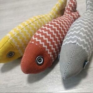 3匹の魚 インテリア小物 猫の蹴りぐるみ おもちゃ ミニクッション 魚ぬいぐるみ