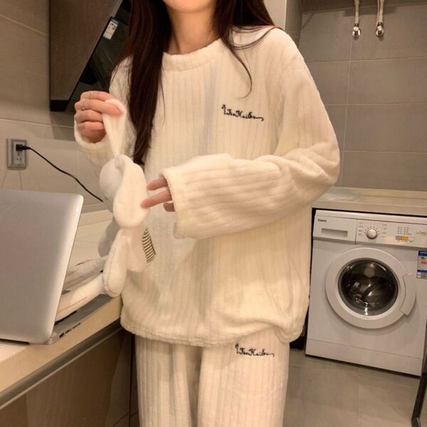 ★ラスト1点★ SALE もこもこパジャマ 白 ルームウェア セットアップ 部屋着 長袖長ズボン ふわふわ生地 柔らか素材