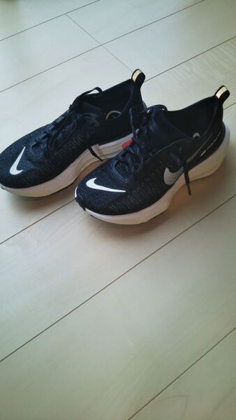 美品 ナイキ zoomX lNVINCIBLE RUN3 NIKE陸上シューズ