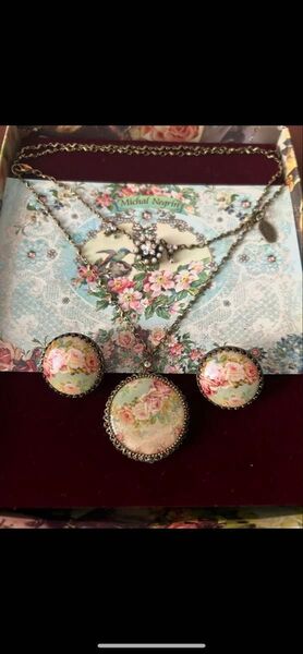 10%クーポンでお買得◎ミハエルネグリン Michal Negrin◎アンティーク調加工バラピクチャーイヤリングネックレス保管美品