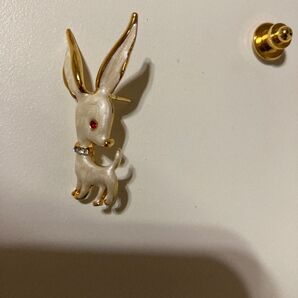 ピンバッジ シカ? ラインストーン