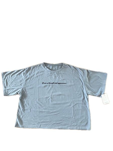 新品未使用 ショート丈Tシャツ ライトブルー
