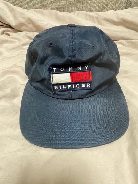 90s vintage トミーヒルフィガー のCAPです。 キャップ CAP 帽子 ネイビー Tommy Hilfiger