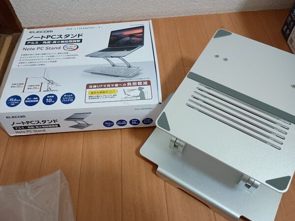新品未使用 エレコム ノートPCスタンド アルミ合金 角度高さ無段階調整 シルバー PCALTSFAH20SV