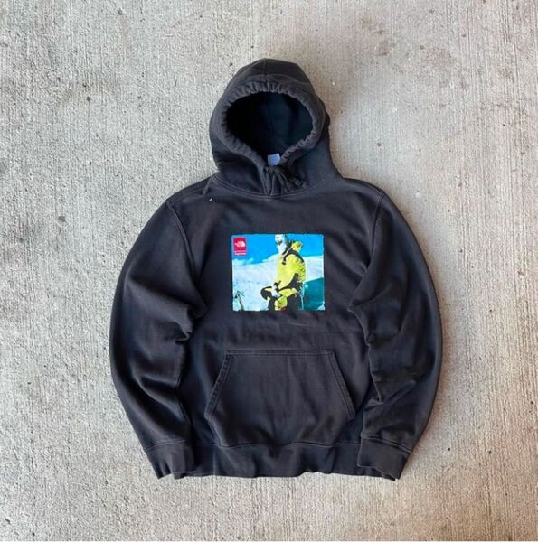 supreme ノースフェイス パーカー コラボ 激レア 入手困難 Sサイズ