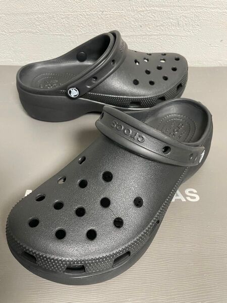 クロックス CROCS 厚底サンダル ブラック W9 (26cm) 美品