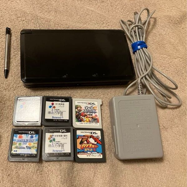ニンテンドー3DS ブラック 本体 ACアダプター、ゲームソフト付き
