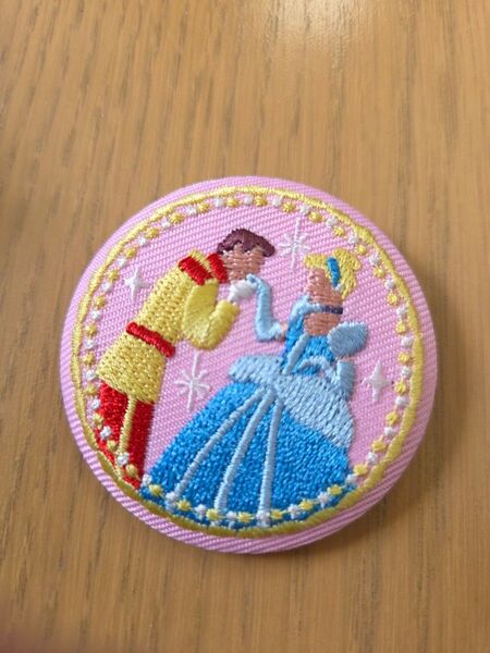 ディズニー刺繍缶バッジ シンデレラ