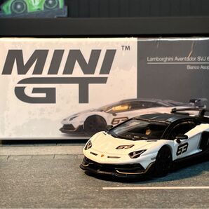 MINI GT 1/64 ランボルギーニ アヴェンタドール SVJ n°842-L