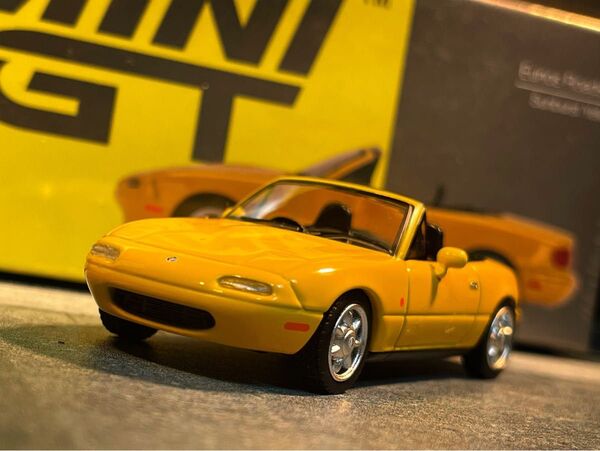 MINI GT 1/64 マツダ ユーノス ロードスター 絶版