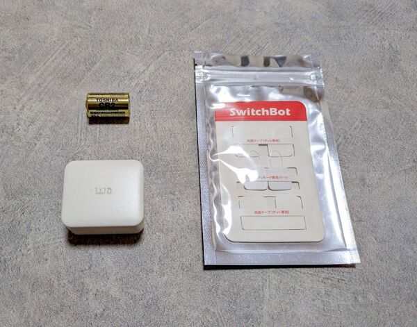 SwitchBot+TOSHIBA CR2電池+専用両面テープ 3点セット