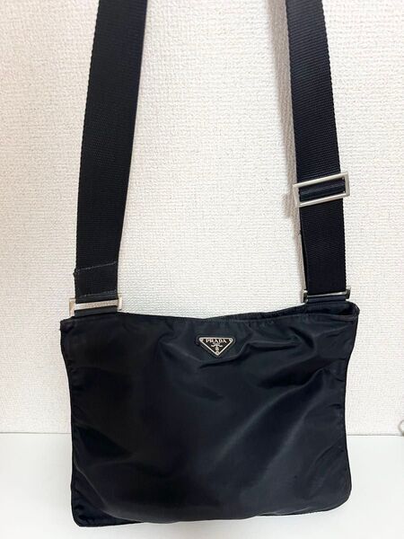 PRADA ショルダーバッグ ブラック サコッシュ 三角ロゴ ナイロン