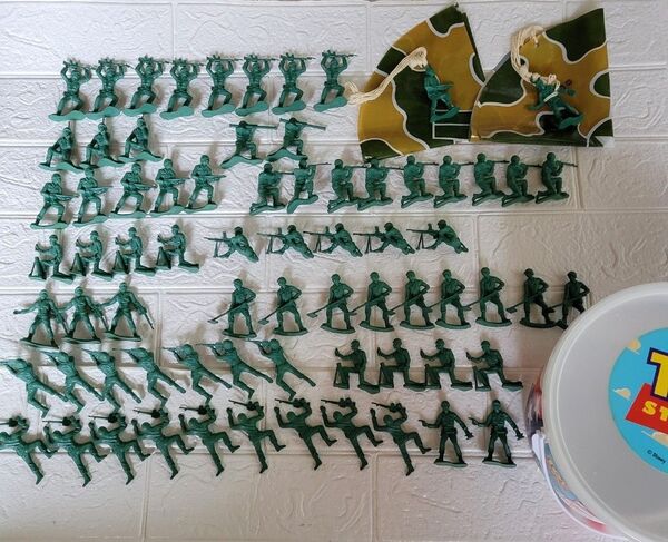 トイストーリーコレクション バケットオブソルジャーズ 軍曹 グリーンアーミーメン バケツソルジャー フィギュア パラシュート部隊