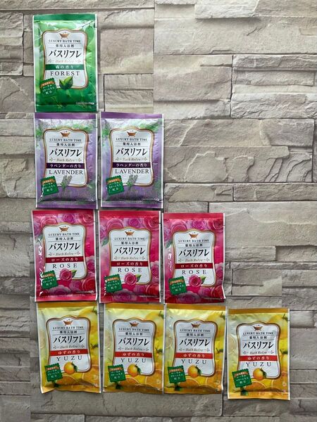 薬用入浴剤 バスリフレ 4種アソート 25g×10包セット (森の香り1、ラベンダーの香り2、ローズの香り3、ゆずの香り4)