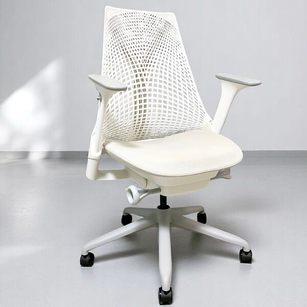 ハーマンミラー セイルチェア ムーンシャドウ スタジオホワイト 前傾チルト HermanMiller オフィスチェア ①